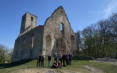 S turistickým krúžkom z Naháča cez Katarínku a Dobrovodský hrad do Hradišťa pod Vrátnom