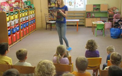 Umelci čítajú deťom našej materskej školy
