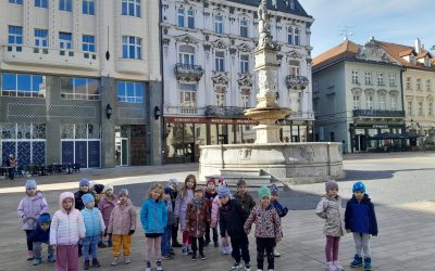 Škôlkari spoznávajú fontány Starého Mesta 1