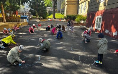 Hľadanie veľkonočných vajíčok v materskej škole