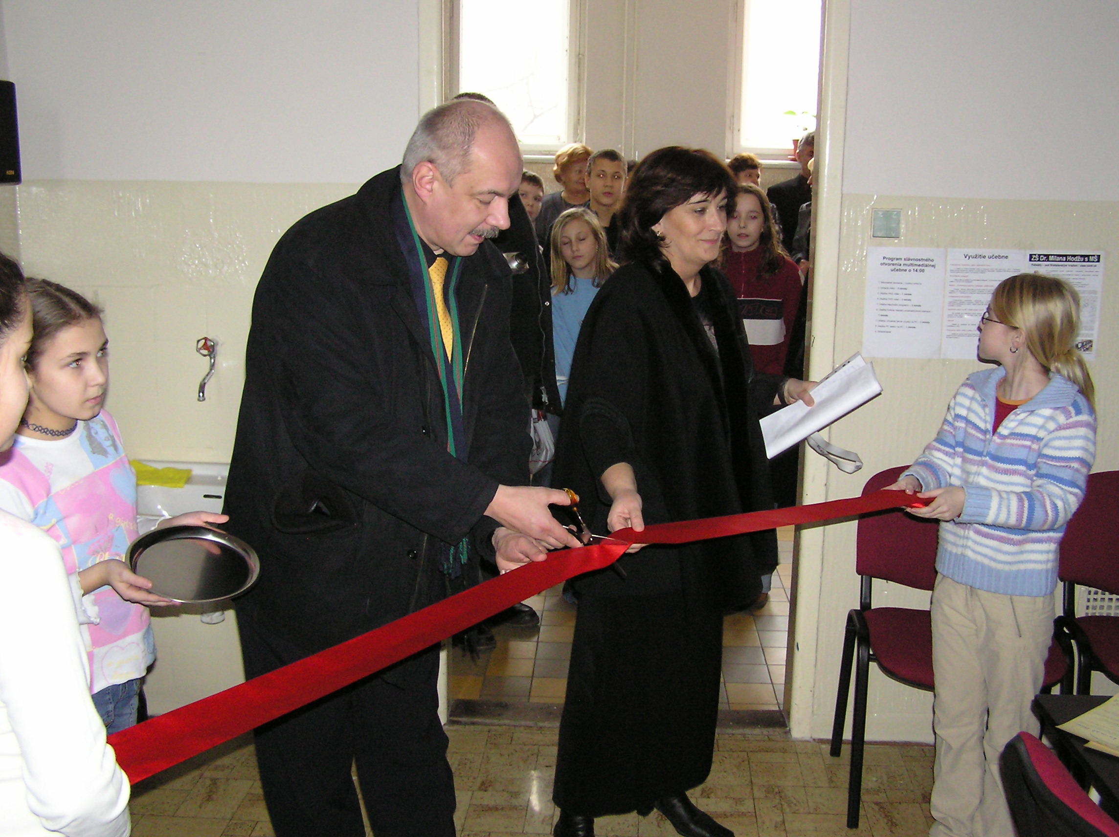 Otvorenie multimediálnej učebne s projektorom