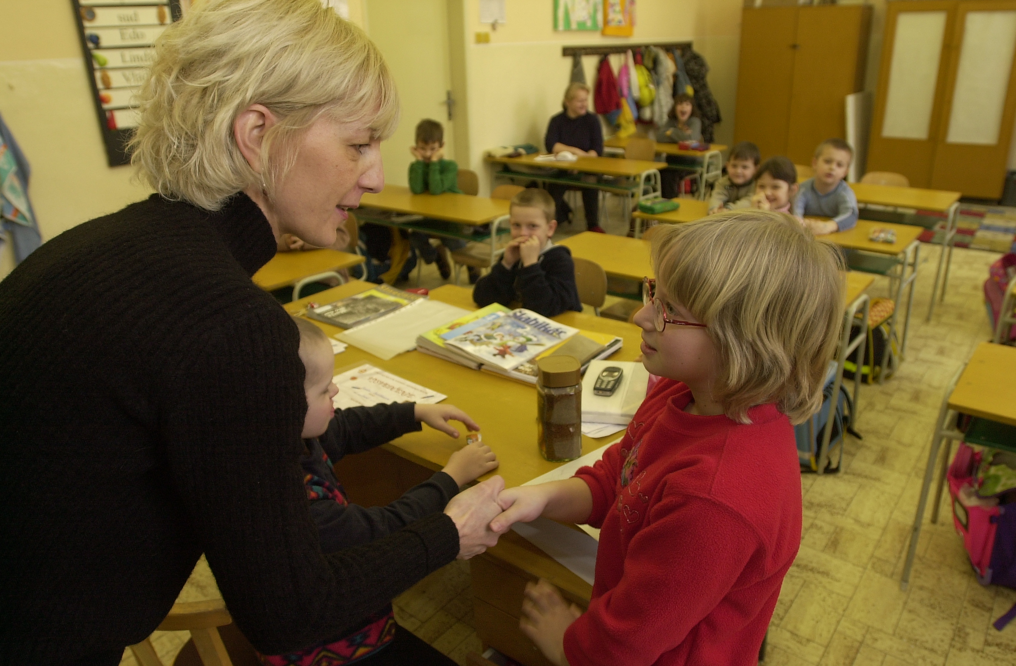 Rozdávanie vysvedčení na 1. stupni